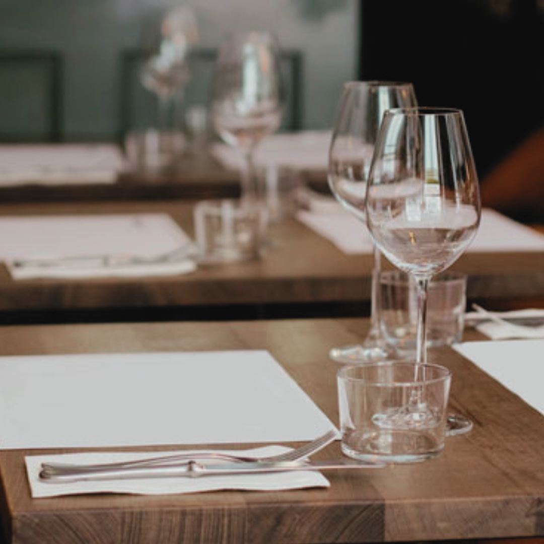 Pensión completa y Cena Espectáculo "Fantasía" en el famoso restaurante Chez Alí